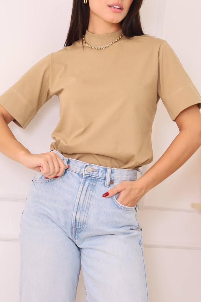 Camiseta Slim Gola Alta Nude