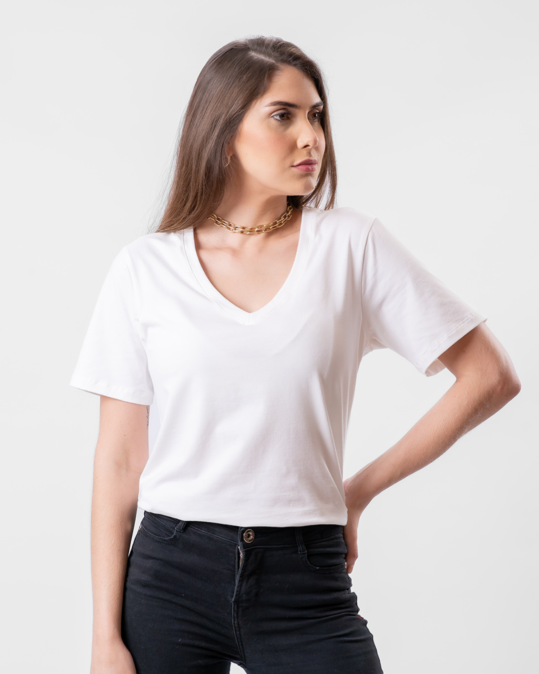 Camiseta de Algodão Premium Gola V Off-White
