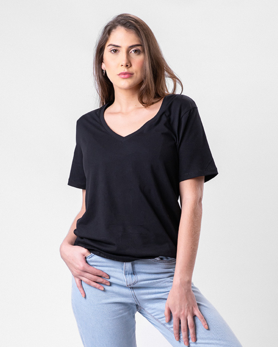 Camiseta de Algodão Premium Gola V Preta