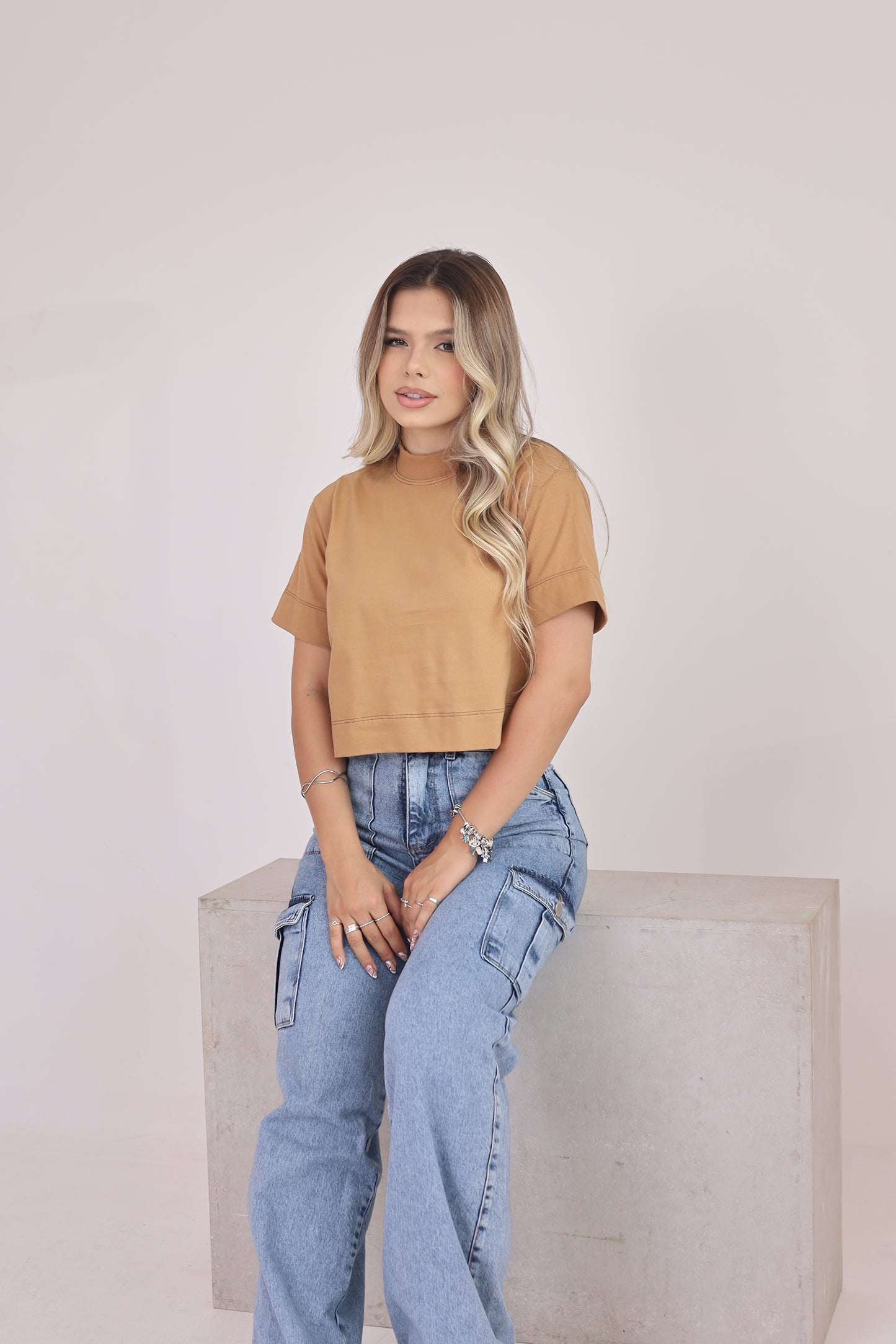 Camiseta Cropped Gola Alta Nude