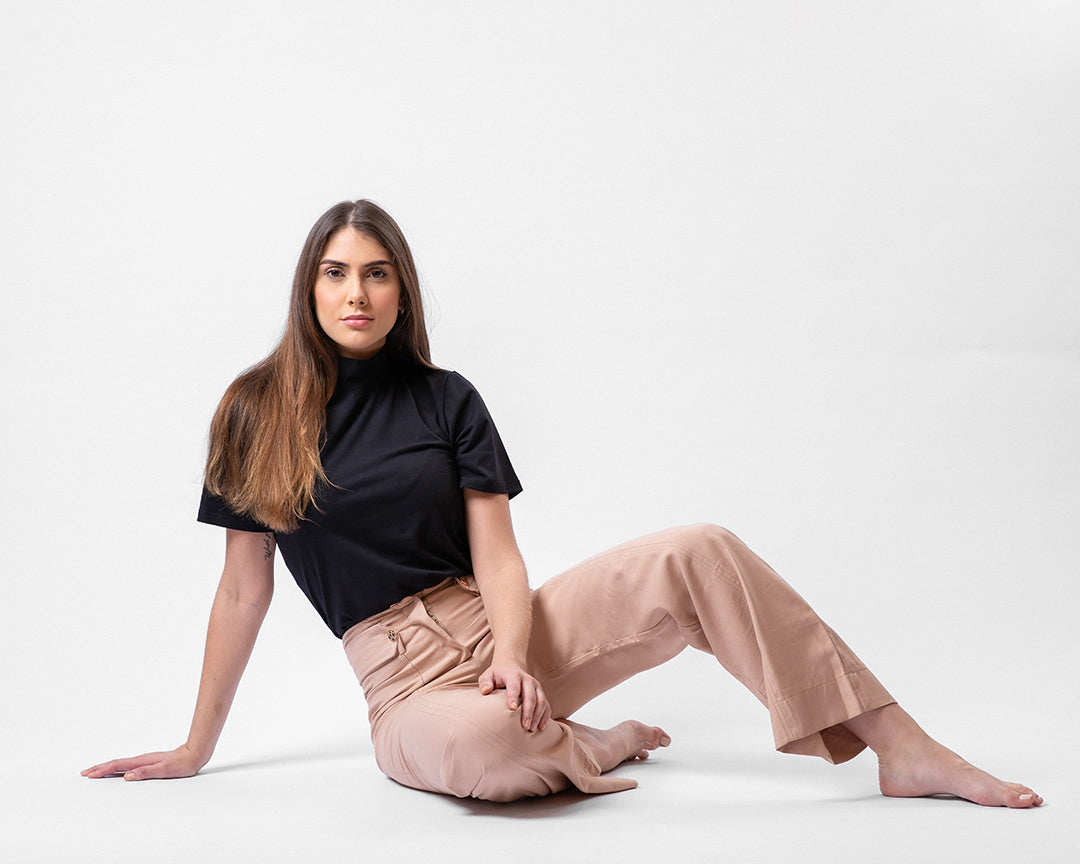 Camiseta de Algodão Premium Gola Alta Preta