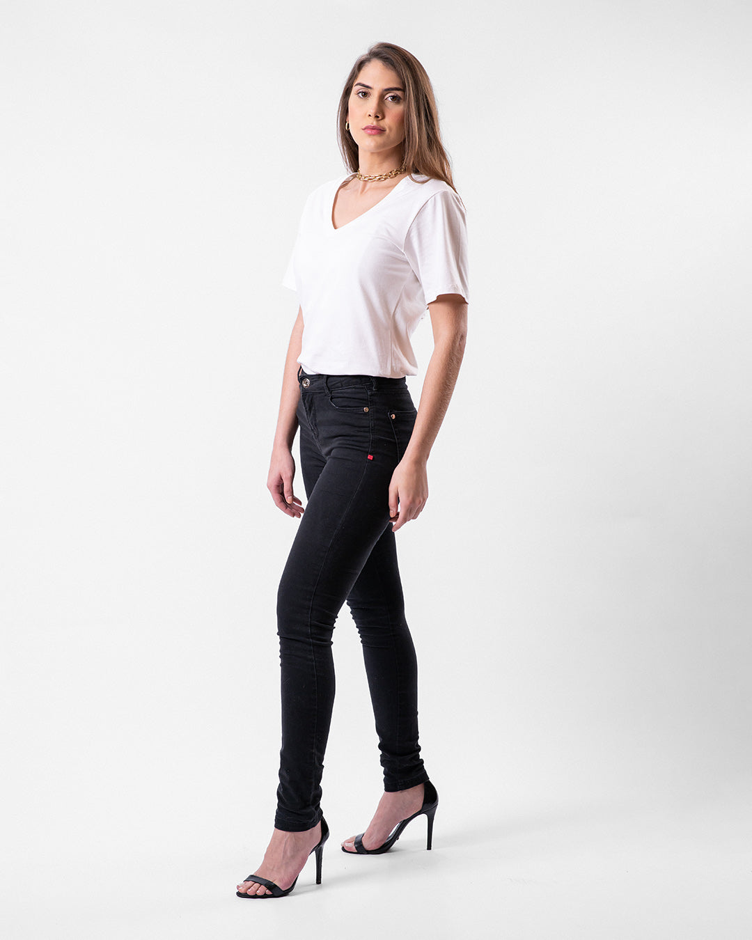 Camiseta de Algodão Premium Gola V Off-White
