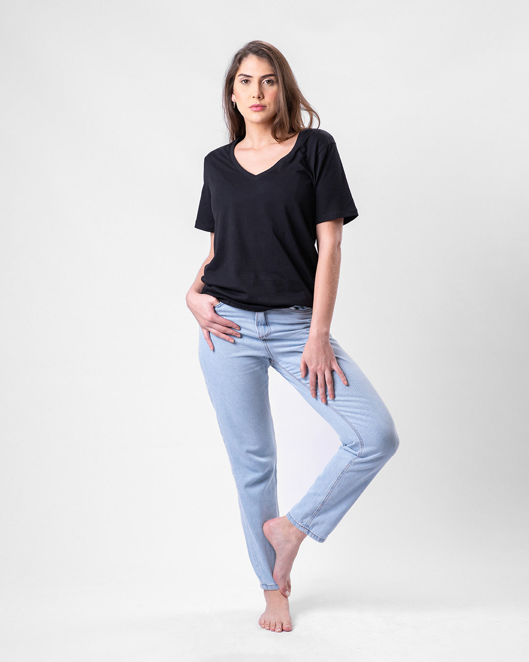 Camiseta de Algodão Premium Gola V Preta