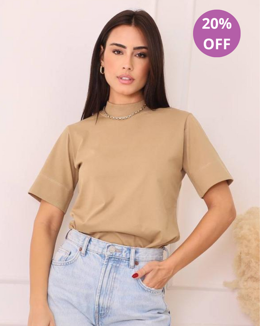 Camiseta Slim Gola Alta Nude