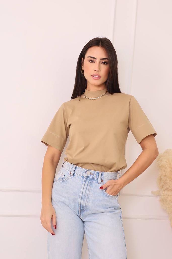 Camiseta Slim Gola Alta Nude