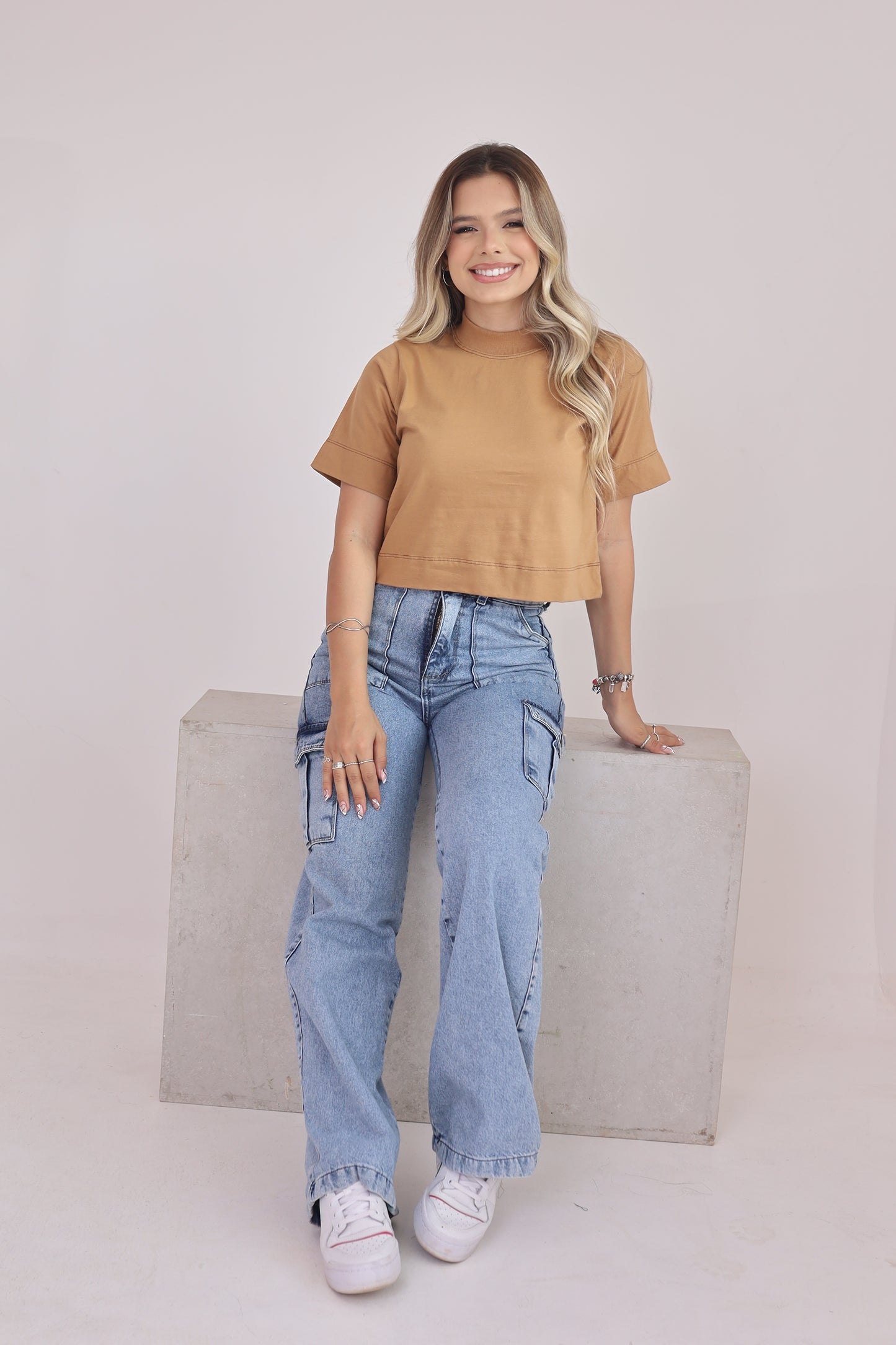 Camiseta Cropped Gola Alta Nude