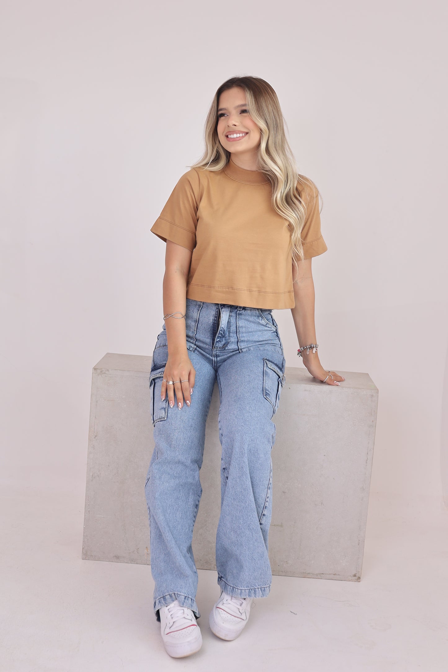 Camiseta Cropped Gola Alta Nude