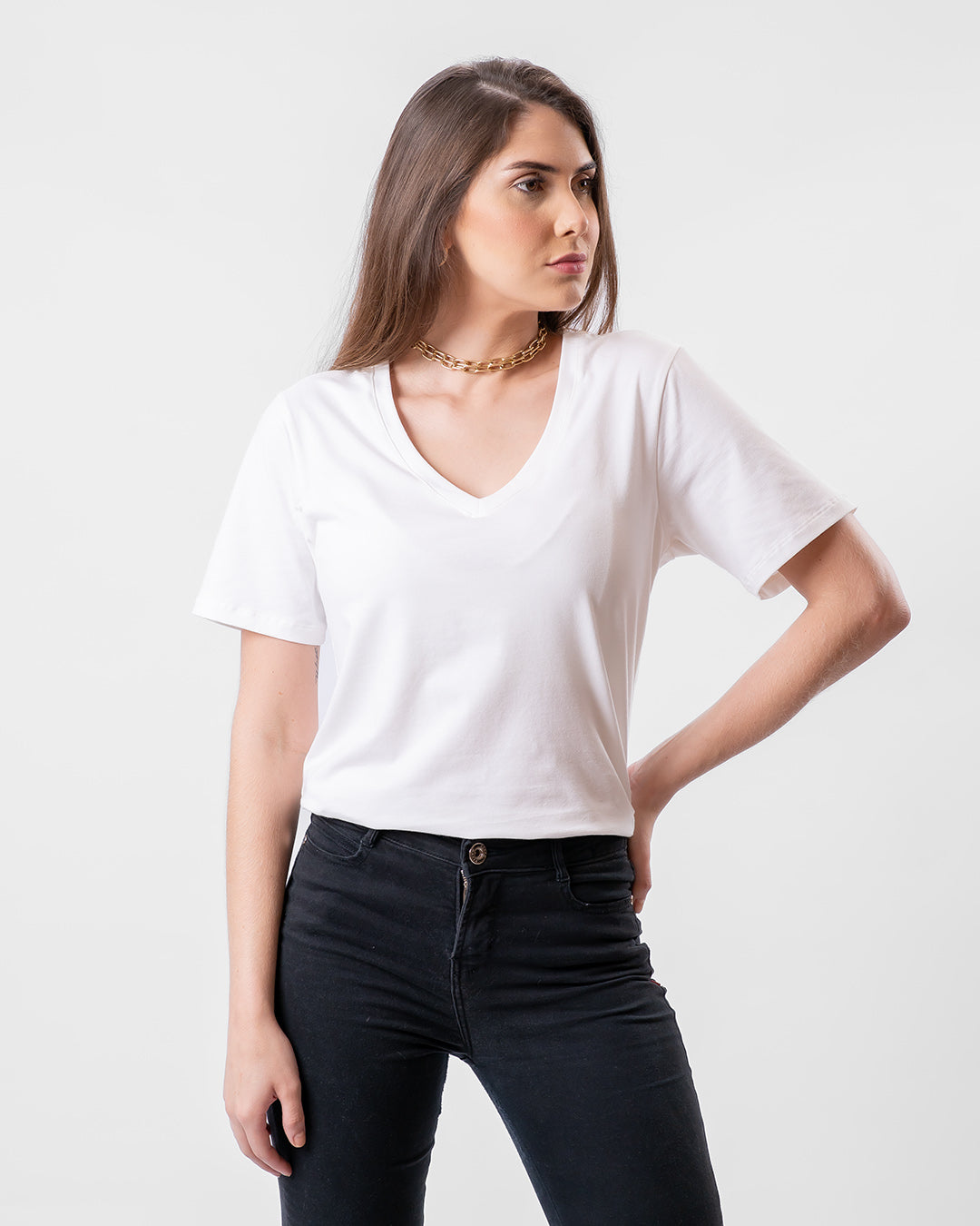 Camiseta de Algodão Premium Gola V Off-White